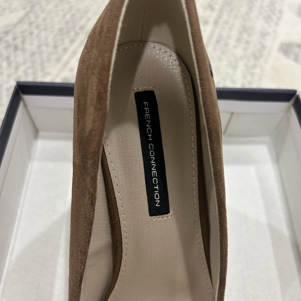 New In Box French Connection Pointed Toe Suede Heels - Picture 3 of 5